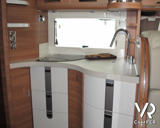 Carthago Chic C-Line I 5.9 XL LE: camper motorhome 4 posti omologati, telaio AL-KO, doppio pavimento, letti gemelli, bagno con doccia indipendente, ga
