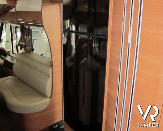 Carthago Chic C-Line I 5.9 XL LE: camper motorhome 4 posti omologati, telaio AL-KO, doppio pavimento, letti gemelli, bagno con doccia indipendente, ga