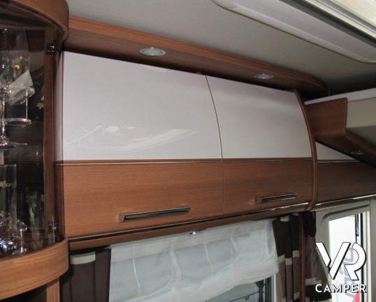 Carthago Chic C-Line I 5.9 XL LE: camper motorhome 4 posti omologati, telaio AL-KO, doppio pavimento, letti gemelli, bagno con doccia indipendente, ga