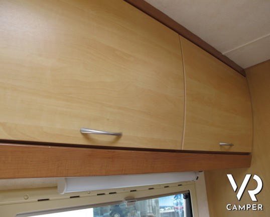 Euramobil 660 hb: camper mansardato usato a Torino con doppio pavimento, ottimo per il freddo in inverno in montagna