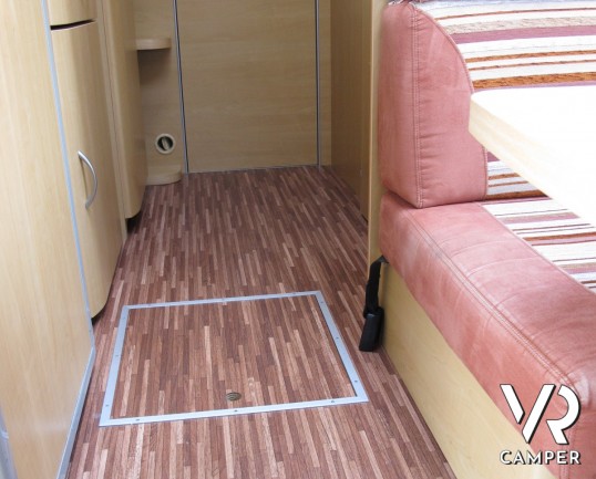 Euramobil 660 hb: camper mansardato usato a Torino con doppio pavimento, ottimo per il freddo in inverno in montagna