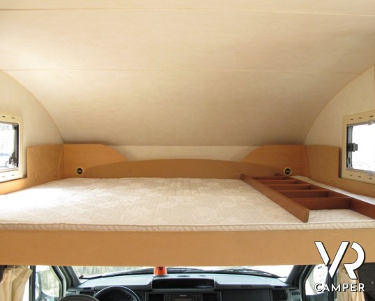 Euramobil 660 hb: camper mansardato usato a Torino con doppio pavimento, ottimo per il freddo in inverno in montagna