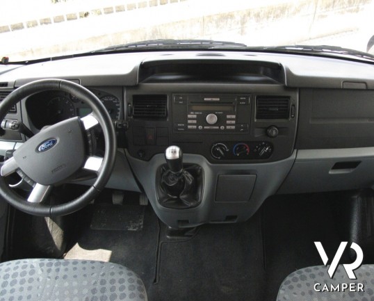 Euramobil 660 hb: camper mansardato usato a Torino con doppio pavimento, ottimo per il freddo in inverno in montagna