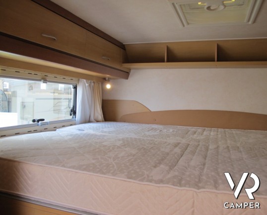 Euramobil 660 hb: camper mansardato usato a Torino con doppio pavimento, ottimo per il freddo in inverno in montagna