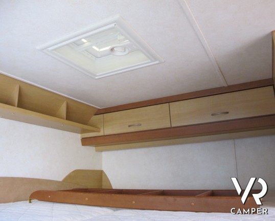 Euramobil 660 hb: camper mansardato usato a Torino con doppio pavimento, ottimo per il freddo in inverno in montagna