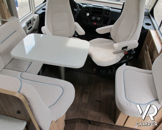 Hymer B 598 CL: camper motorhome nuovo Hymer con garage, 5 posti omologati.