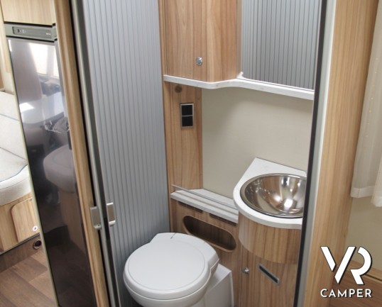 Hymer B 598 CL: camper motorhome nuovo Hymer con garage, 5 posti omologati.