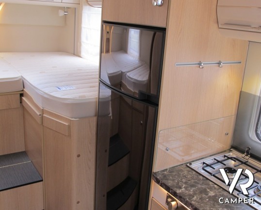 Hymer B 674 SL: camper motorhome nuovo Hymer con garage e doppio pavimento, patente C, telaio AL-KO, 5 posti omologati.