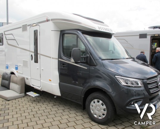 Hymer B 680 MC-T: camper semintegrale nuovo Hymer con garage, bagno con doccia separata, letto basculante.