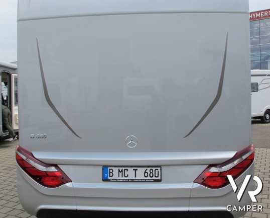 Hymer B 680 MC-T: camper semintegrale nuovo a Torino con letto basculante, letti gemelli posteriori, bagno e doccia separata