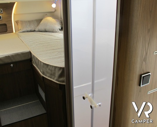 Hymer B 704 SL: camper motorhome nuovo Hymer con letti gemelli posteriori, patente C, bagno e doccia separata.