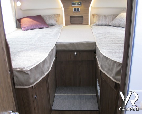Hymer B 704 SL: camper motorhome nuovo Hymer con letti gemelli posteriori, patente C, bagno e doccia separata.