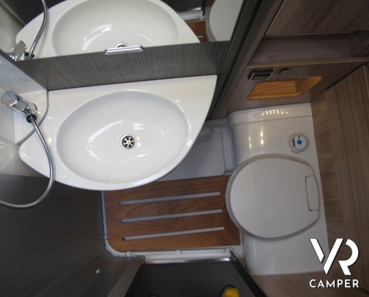 Hymer ML-T 570: camper nuovo Hymer semintegrale, 4 posti omologati, con garage