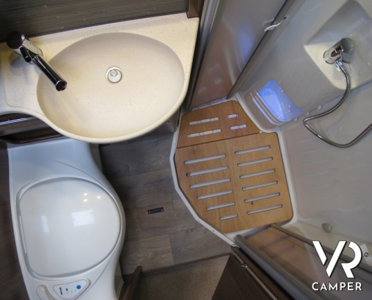 Hymer ML-T 570: camper nuovo Hymer semintegrale su base Mercedes, 4 posti omologati, con garage