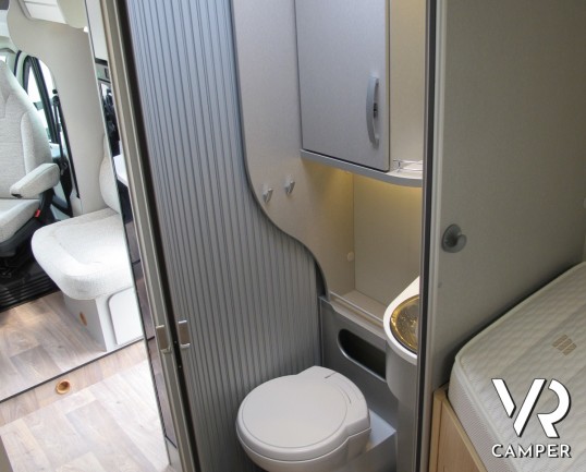 Hymer T 578 GL: camper nuovo semintegrale, 4 posti omologati, bagno con doccia separata e ampio garage