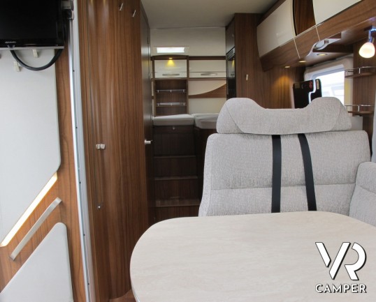 Hymer T 598 GL: camper Hymer semintegrale, omologato 4 posti, con comodo garage