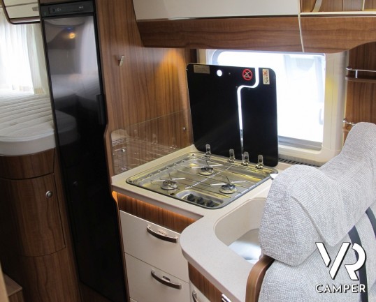 Hymer T 598 GL: camper Hymer semintegrale, omologato 4 posti, con comodo garage