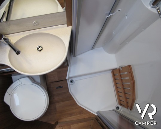 Hymer T 598 GL: camper Hymer semintegrale, omologato 4 posti, con comodo garage