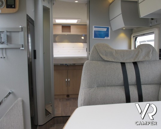 Hymer T 598 GL: camper semintegrale, omologato 4 posti, bagno con doccia separata e comodo garage