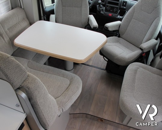 Hymer T 598 GL: camper semintegrale, omologato 4 posti, bagno con doccia separata e comodo garage