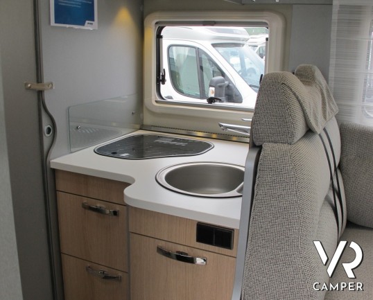 Hymer T 598 GL: camper semintegrale, omologato 4 posti, bagno con doccia separata e comodo garage
