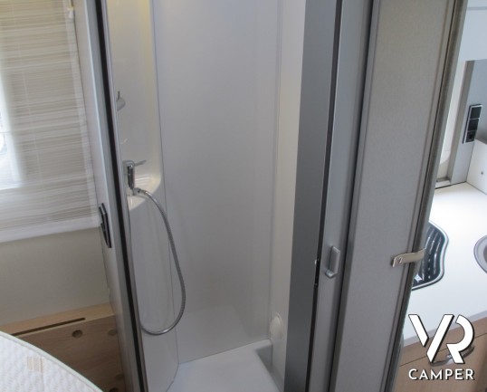 Hymer T 598 GL: camper semintegrale, omologato 4 posti, bagno con doccia separata e comodo garage