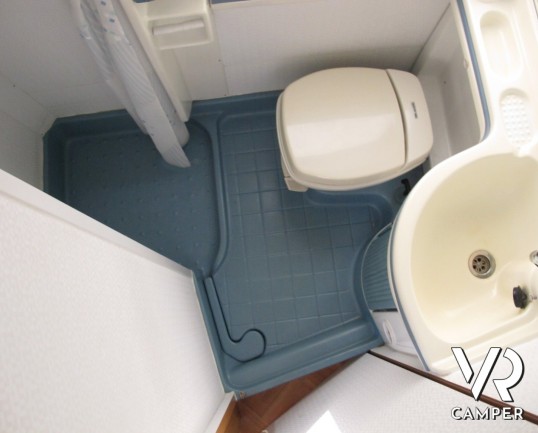 Laika Ecovip 2 I - camper usato mansardato 4 posti letto, concessionaria camper torino piemonte