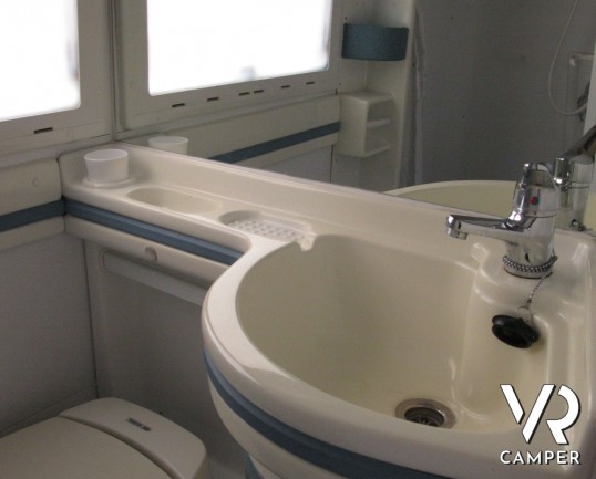 Laika Ecovip 2 I - camper usato mansardato 4 posti letto, concessionaria camper torino piemonte