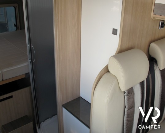 Burstner Citycar C 600: furgone usato con 3 armadi e ampi spazi nei pensili, con interni in pelle e un ottimo prezzo di vendita.