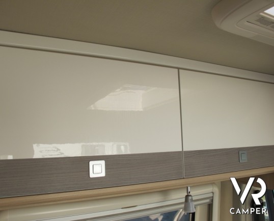 Burstner Citycar C 600: furgone usato con 3 armadi e ampi spazi nei pensili, con interni in pelle e un ottimo prezzo di vendita.