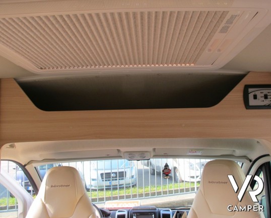 Burstner Citycar C 600: furgone usato con 3 armadi e ampi spazi nei pensili, con interni in pelle e un ottimo prezzo di vendita.