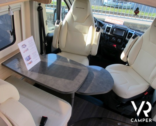 Burstner Citycar C 600: furgone usato con 3 armadi e ampi spazi nei pensili, con interni in pelle e un ottimo prezzo di vendita.