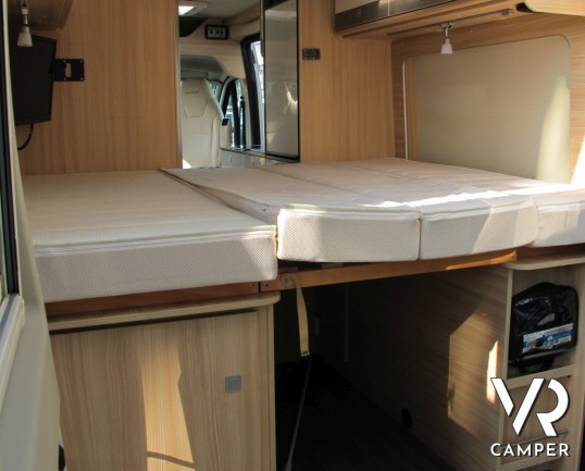 Burstner Citycar C 600: furgone usato con 3 armadi e ampi spazi nei pensili, con interni in pelle e un ottimo prezzo di vendita.