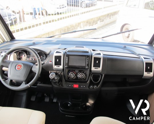 Burstner Ixeo I 690 G_camper motorhome_camper letti gemelli_camper 4 posti letto_camper doppio pavimento_camper con garage