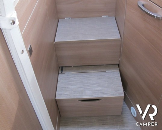 Burstner Ixeo I 690 G_camper motorhome_camper letti gemelli_camper 4 posti letto_camper doppio pavimento_camper con garage