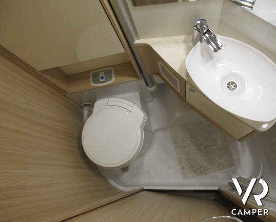 Burstner Ixeo Time 726 G Edition 30: semintegrale con letti gemelli