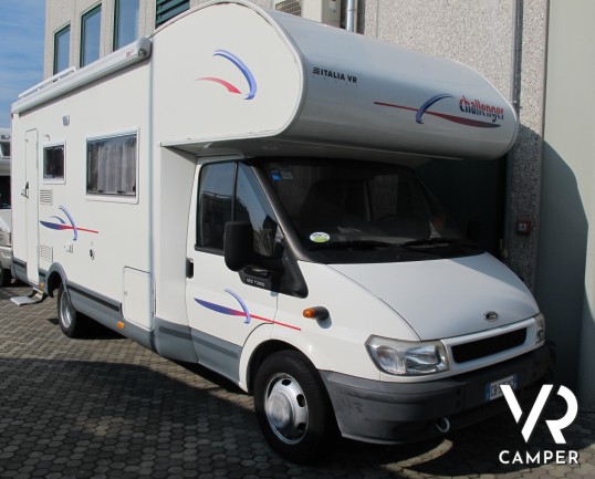 Challenger Mageo 142 - camper mansardato usato, 7 posti letto, con doppia dinette e letti a castello laterali, su meccanica Ford, concessionaria torin