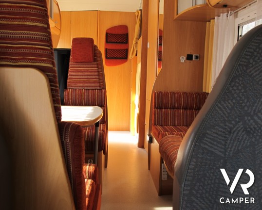 Challenger Mageo 142 - camper mansardato usato, 7 posti letto, con doppia dinette e letti a castello laterali, su meccanica Ford, concessionaria torin