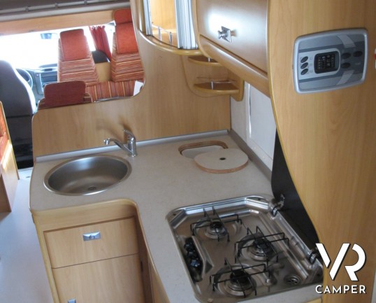 Challenger Mageo 142 - camper mansardato usato, 7 posti letto, con doppia dinette e letti a castello laterali, su meccanica Ford, concessionaria torin