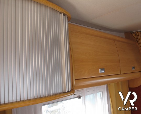 Challenger Mageo 142 - camper mansardato usato, 7 posti letto, con doppia dinette e letti a castello laterali, su meccanica Ford, concessionaria torin