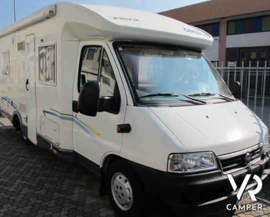 Chausson Welcome 85: camper usato semintegrale, 4 posti letto, con veranda e climatizzatore, ideale per famiglie