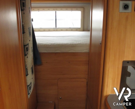 Adria Coral 660: camper mansardato usato, 6 posti letto, con ampia dinette, portabici, garage, rampa per moto, ottimo per famiglie, concessionaria cam