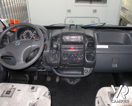 Adria Coral 660: camper mansardato usato, 6 posti letto, con ampia dinette, portabici, garage, rampa per moto, ottimo per famiglie, concessionaria cam