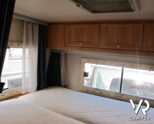 Adria Coral 660: camper mansardato usato, 6 posti letto, con ampia dinette, portabici, garage, rampa per moto, ottimo per famiglie, concessionaria cam