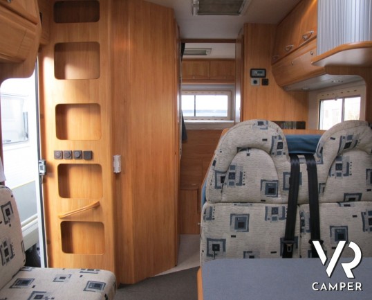Adria Coral 660: camper mansardato usato, 6 posti letto, con ampia dinette, portabici, garage, rampa per moto, ottimo per famiglie, concessionaria cam