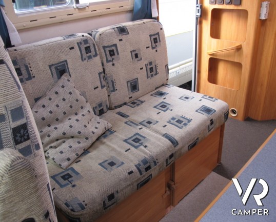 Adria Coral 660: camper mansardato usato, 6 posti letto, con ampia dinette, portabici, garage, rampa per moto, ottimo per famiglie, concessionaria cam