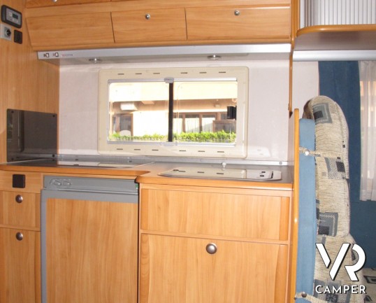Adria Coral 660: camper mansardato usato, 6 posti letto, con ampia dinette, portabici, garage, rampa per moto, ottimo per famiglie, concessionaria cam