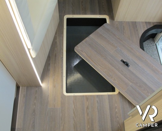 Burstner Lyseo TD Privilege 590 G: camper semintegrale 4 posti letto, con cucina ad angolo, letto basculante elettrico anteriore, patente B