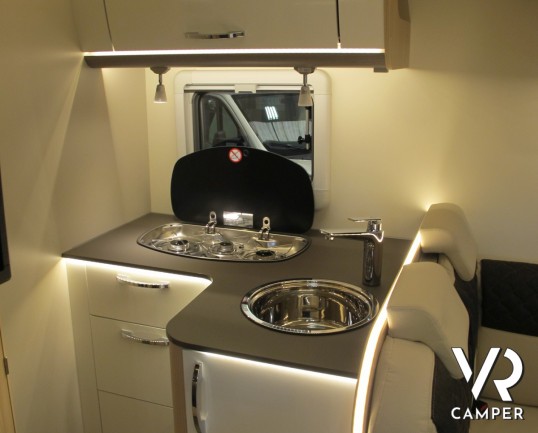 Burstner Lyseo TD Privilege 590 G: camper semintegrale 4 posti letto, con cucina ad angolo, letto basculante elettrico anteriore, patente B