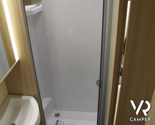 Burstner Lyseo TD Privilege 590 G: camper semintegrale 4 posti letto, con cucina ad angolo, letto basculante elettrico anteriore, patente B